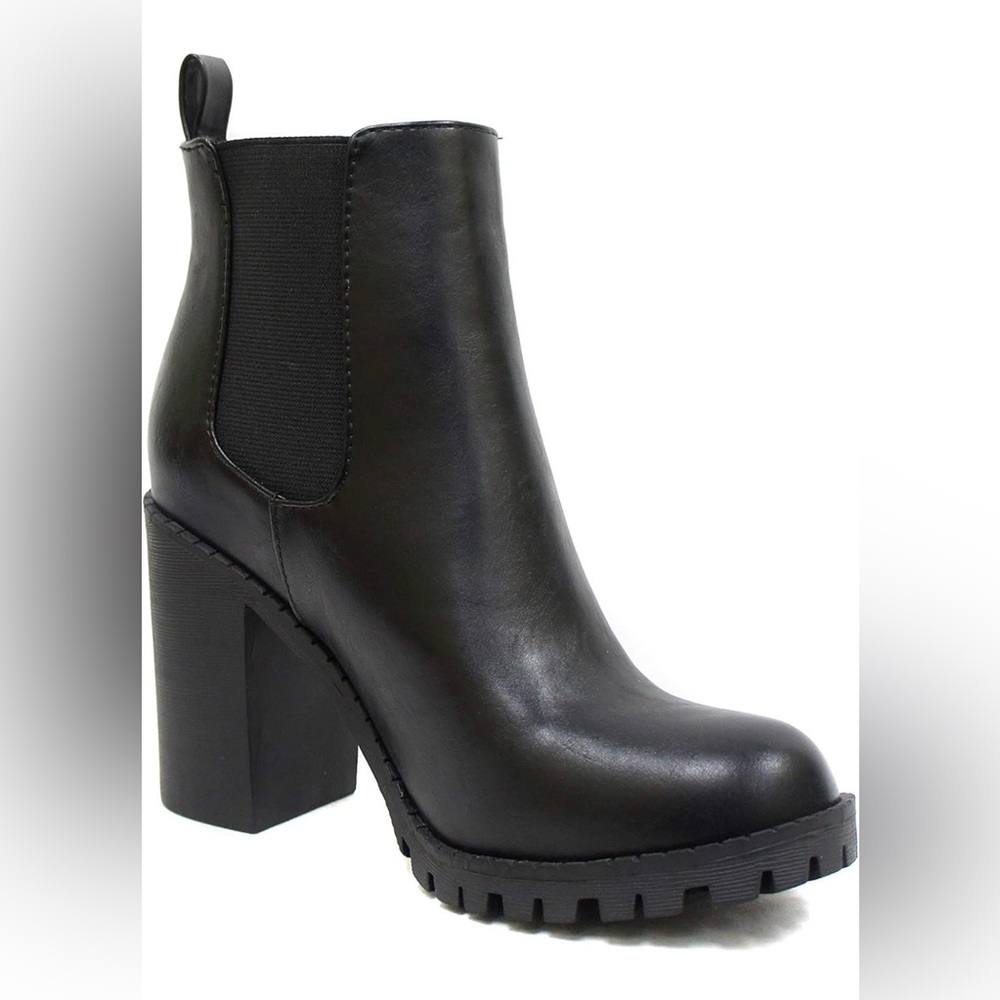 Black ankle booties size 9 but fit like an 8.5/9! (only worn twice)